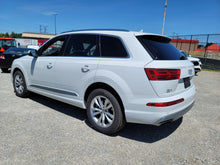 Load image into Gallery viewer, 2017 Audi Q7 Progressive 7 Pass SOLD!
